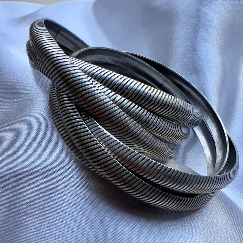 Vintage Women’s Silvertone Cobra Snake Style Knot Wrapped Multi Bangles Bracelet